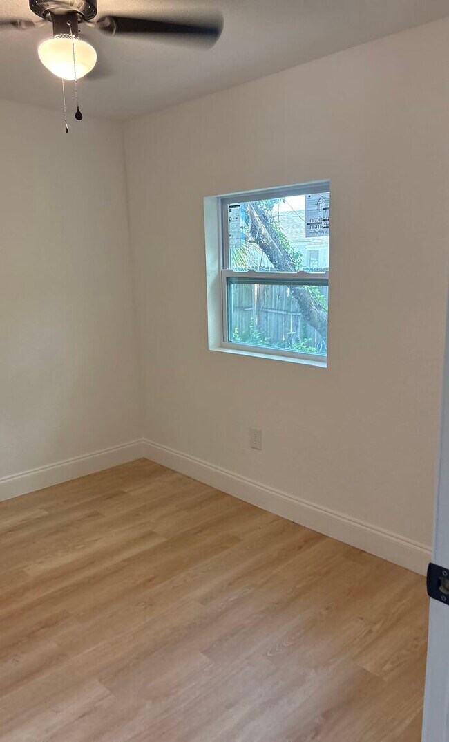 Foto del edificio - 4605 N Hubert Ave
