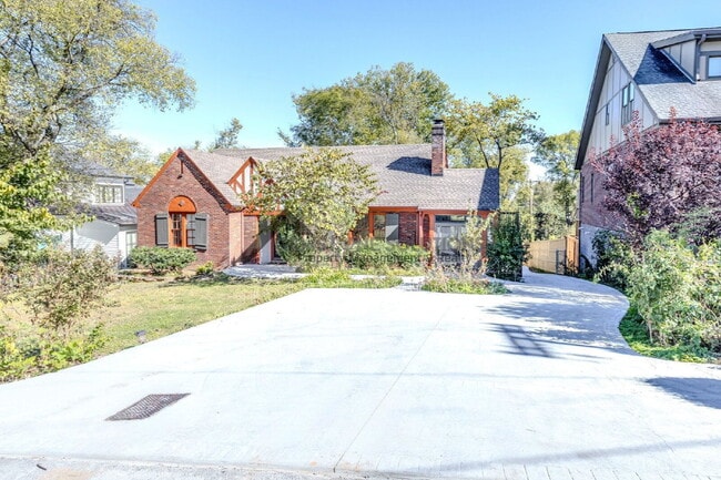 Photo - 502 32nd Ave S House