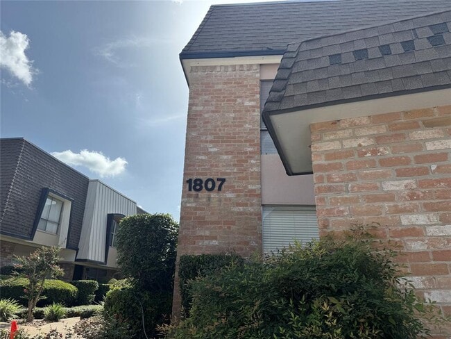 Building Photo - 1807 Stoney Brook Dr