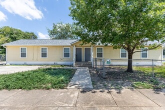 Building Photo - 303 Villareal St