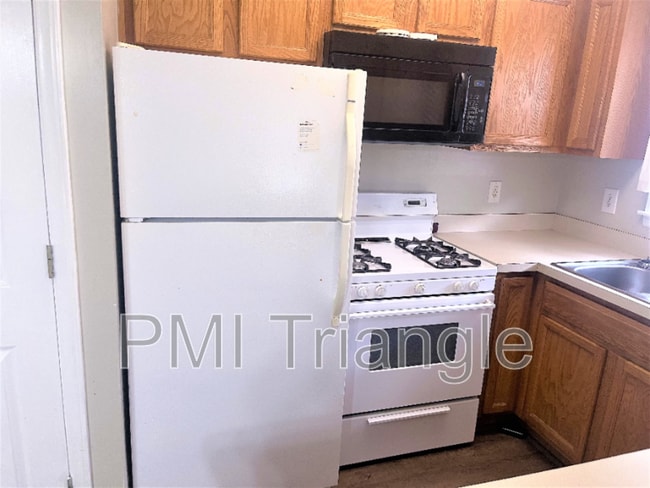 Building Photo - 145 Jones Franklin Rd