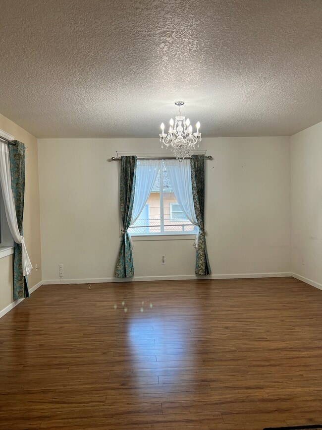 Building Photo - 20 SE 129th Ave