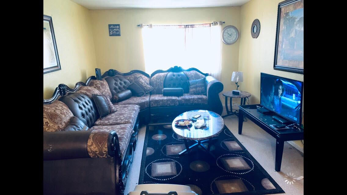 Foto del edificio - 5035 E Lane Ave