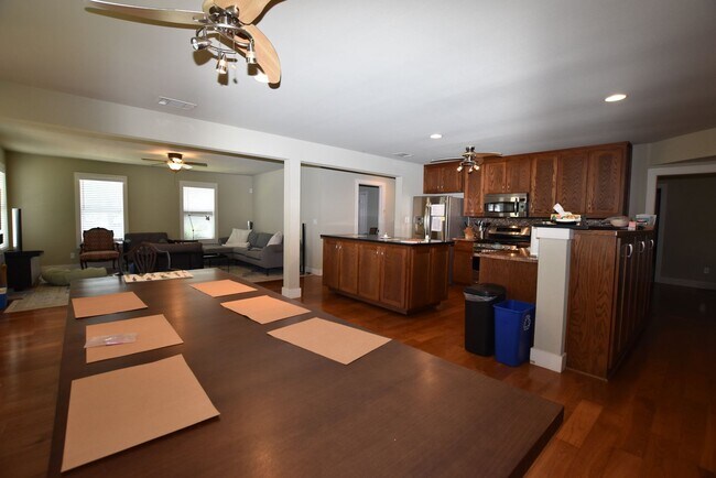 Foto del edificio - Charming Highland Village Home with Guest ...