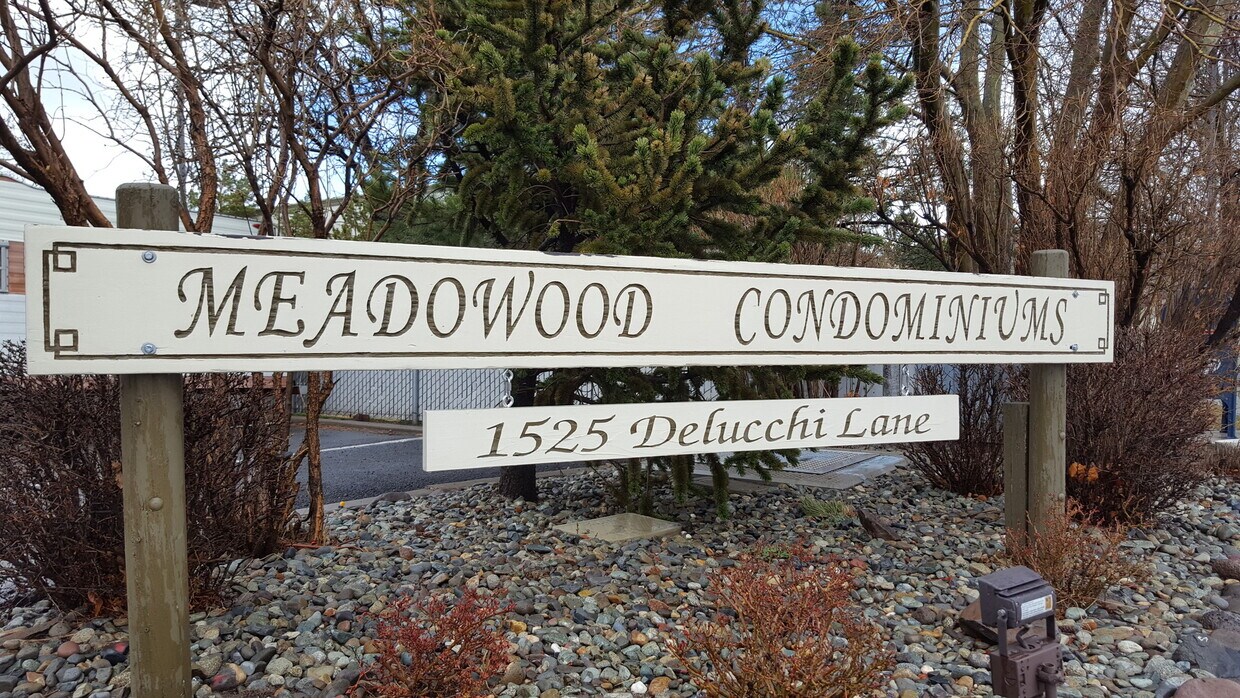 Primary Photo - VERY NICE 2 BED/1 BATH 2ND FLOOR CONDO - N...