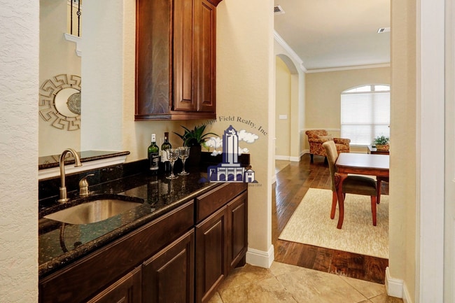 Building Photo - Welcome home to 621 Cavan!