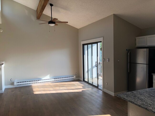 Building Photo - 30803 Hilltop Dr