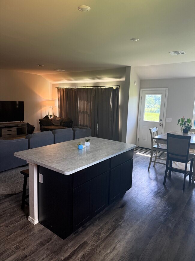 Foto del edificio - 3906 Elm Ridge St