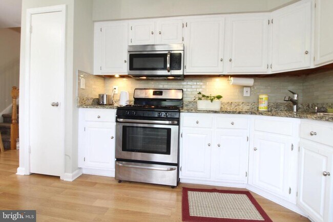 Building Photo - 41 Brookview Cir