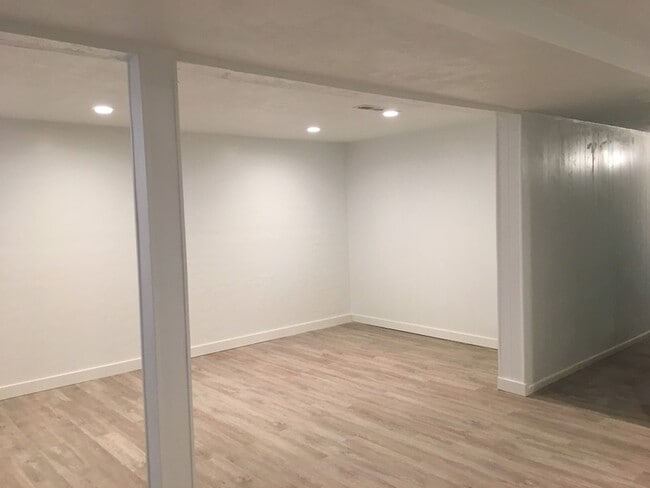 Building Photo - 6920 Brookhill Dr E