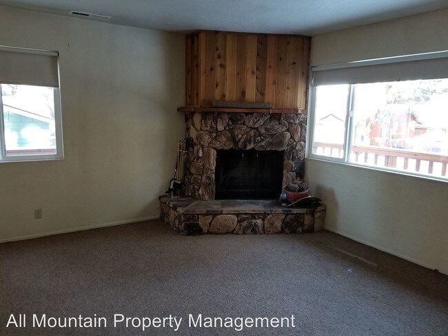 Building Photo - 3 br, 2 bath House - 1045 E. Country Club