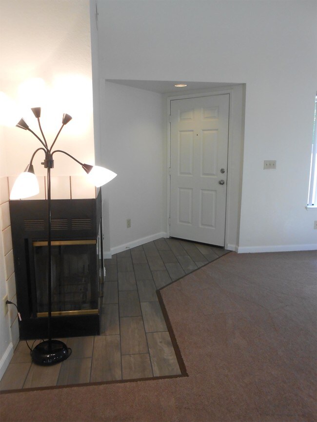 Building Photo - 2821 Lou Ann Dr