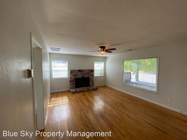 Foto del edificio - 4 br, 2 bath House - 137 Toledo St