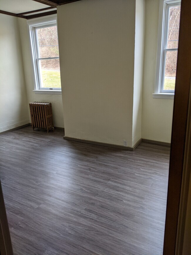 Building Photo - 980 PA-136