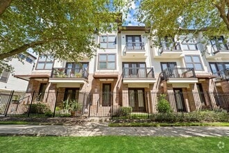 Building Photo - 1326 Paige St