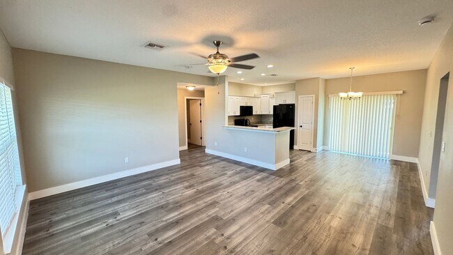 Foto del edificio - BRAND NEW, STUNNING 3 Bedroom, 2 Bathroom Home in Sebring!!