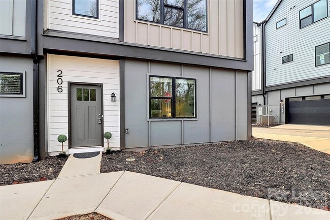 Building Photo - 208 Nelson Ave