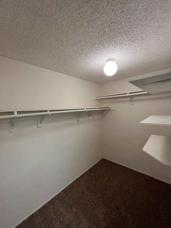 Building Photo - 351 N Melrose Dr