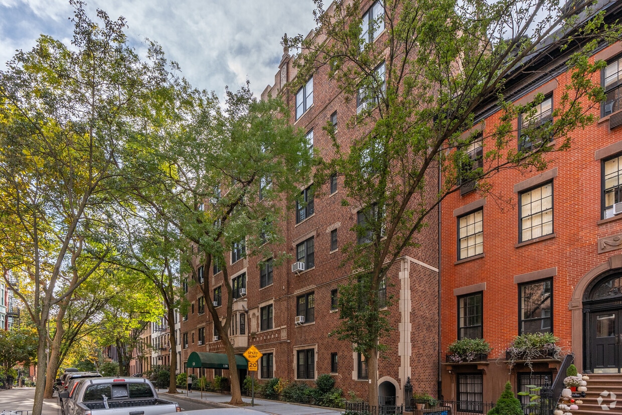 Building Photo - 128 Willow St