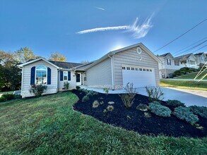 Building Photo - 4424 St Lucia Ln