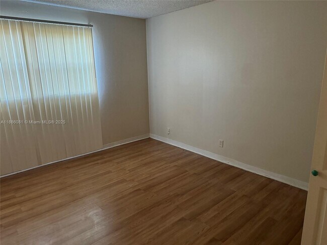 Foto del edificio - 4519 Treehouse Ln