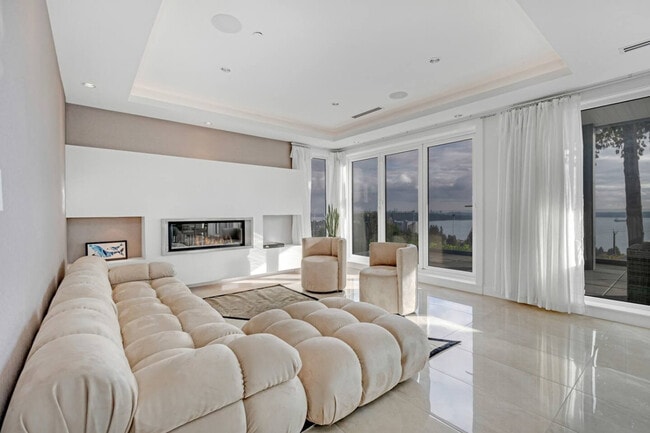 Building Photo - 2550 Palmerston Ave