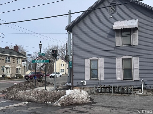 Foto del edificio - 10761 Main St