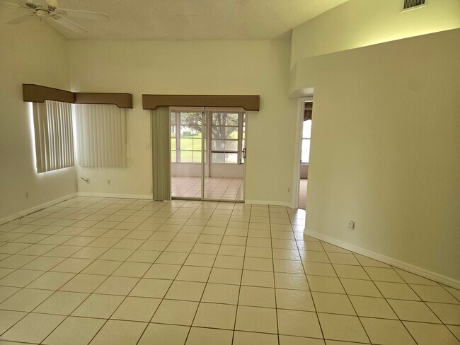 Foto del edificio - 4234 SE Home Way