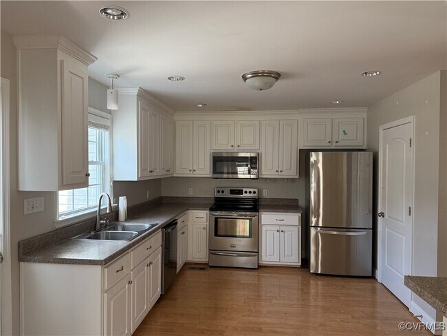 Building Photo - 1709 Kemper St