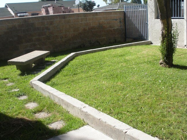 Building Photo - 14427 Lemoli Ave