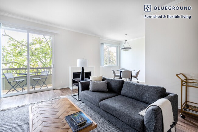 Building Photo - 467 S Arnaz Dr