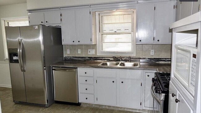 Building Photo - 1605 95th
