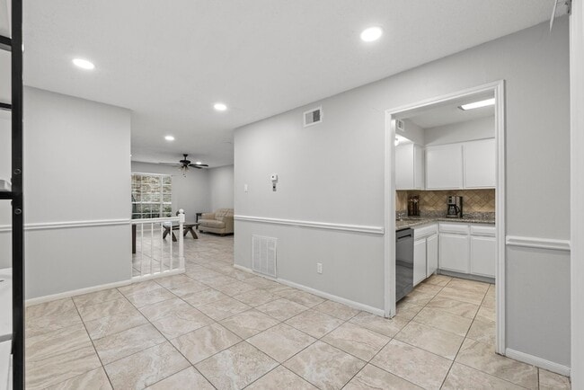 Building Photo - 7900 Westheimer Rd