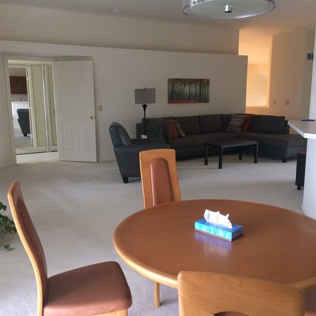 Building Photo - 1476 Taramore Dr