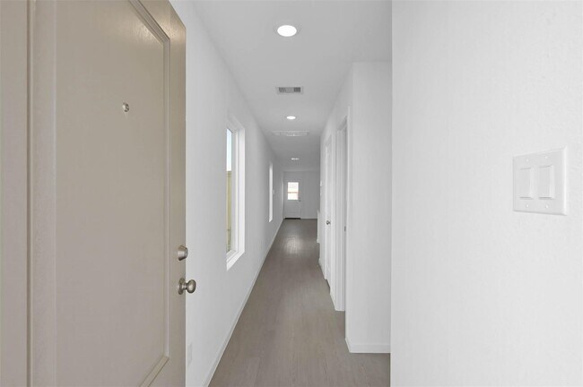 Building Photo - 18243 Via Aurelia Dr