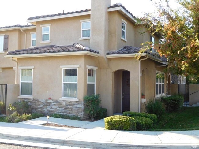 Building Photo - 1560 Silver Shadow Dr