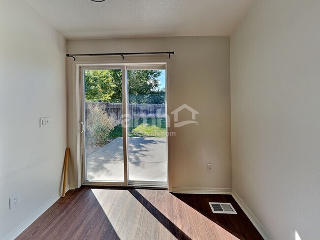 Building Photo - 3261 N Maplestone Avenue