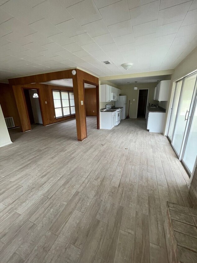 Foto del edificio - 45305 Rogers Rd