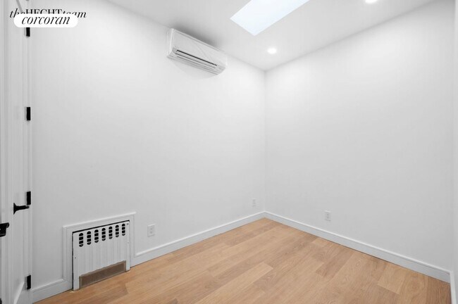 Foto del edificio - 507 Rutland Rd