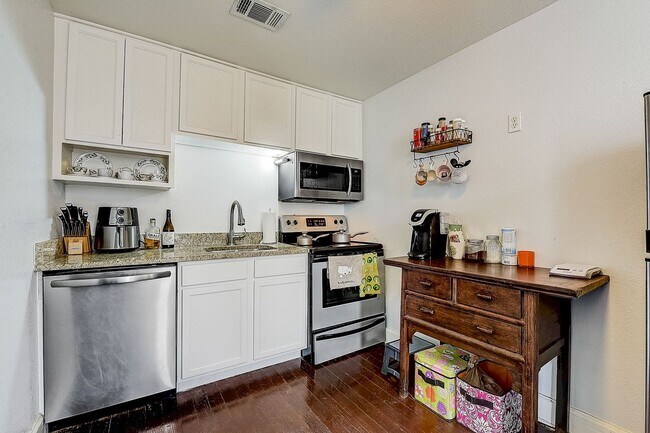 Foto del edificio - 3256 Greene Ave