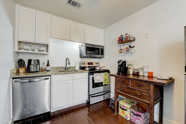 Foto del edificio - 3256 Greene Ave