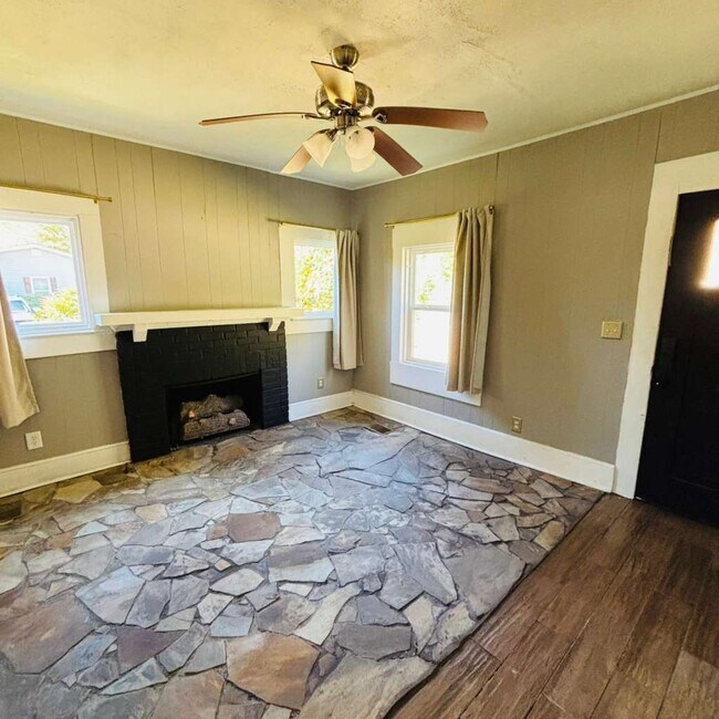 Foto del edificio - 17 School Rd