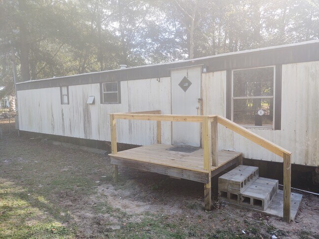 Building Photo - 304 Seminole Dr