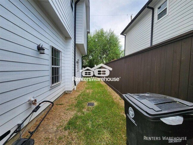 Photo - 2202 Lynnfield St Apartment