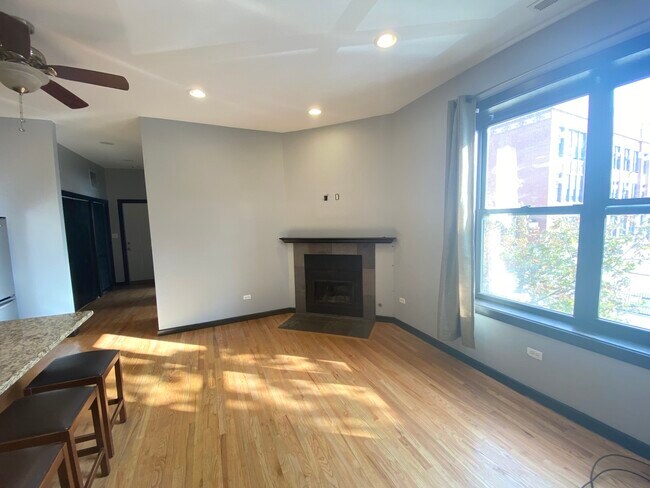 Foto del edificio - 2452 W Iowa St