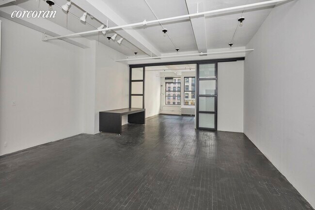 Building Photo - 134 W 26th St