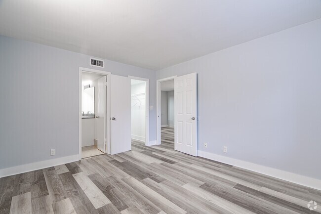 2BR, 2BA - 1,200SF - Lake Arjaro Apartments
