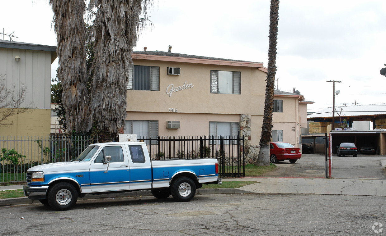 Primary Photo - Garden Apartments