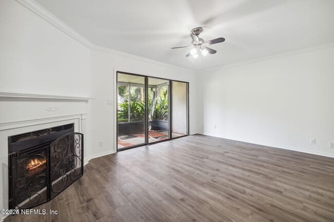 Foto del edificio - 7701 Baymeadows Cir W