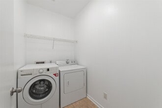 Building Photo - 9338 Logans Run Ln